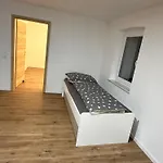 Grosszuegige Moderne 3 Im Gruenen Apartment *